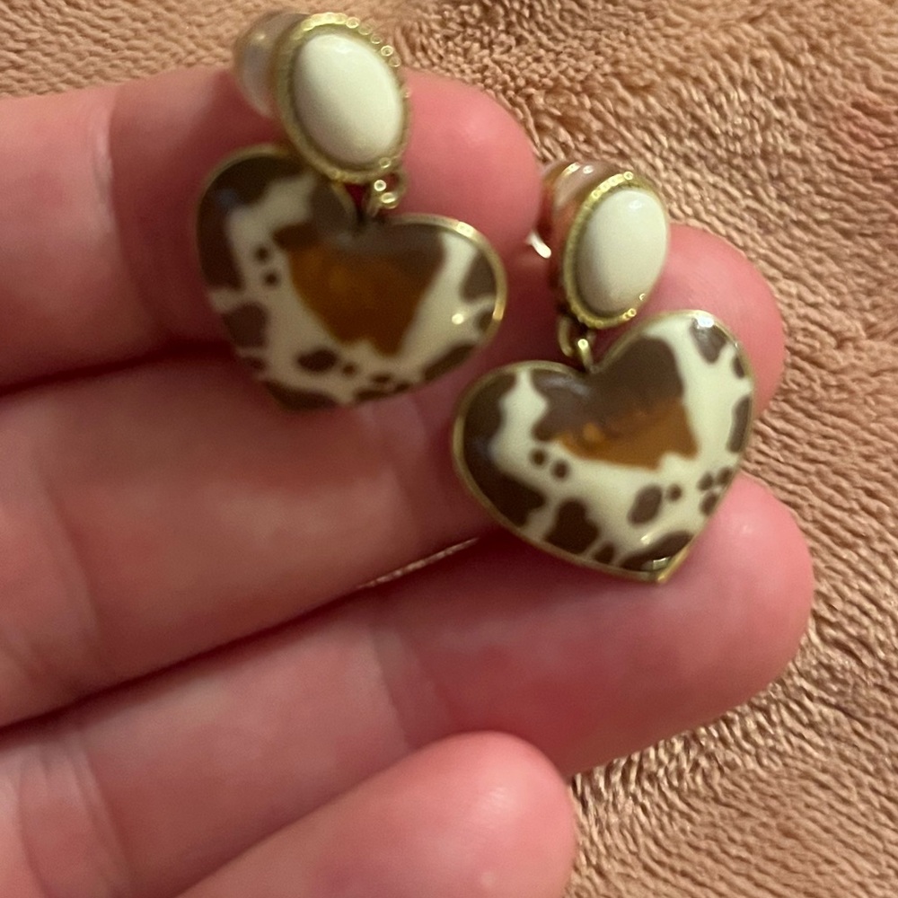New Wrangler Western Cow Print Heart Dangle Earrings - Picture 6 of 7